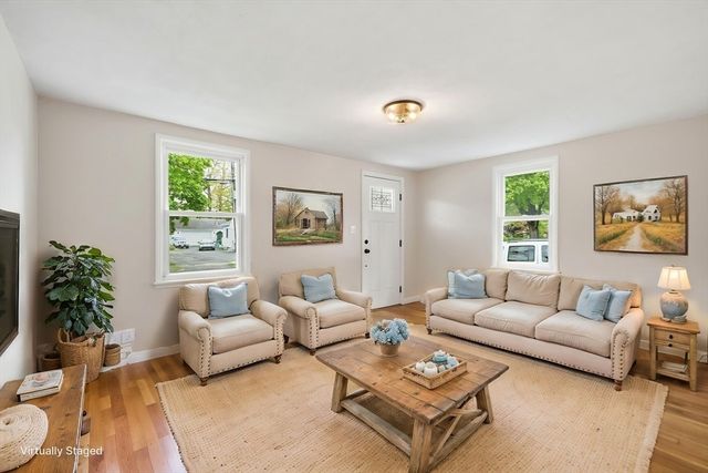 23 Gilman St, Springfield, MA 01118