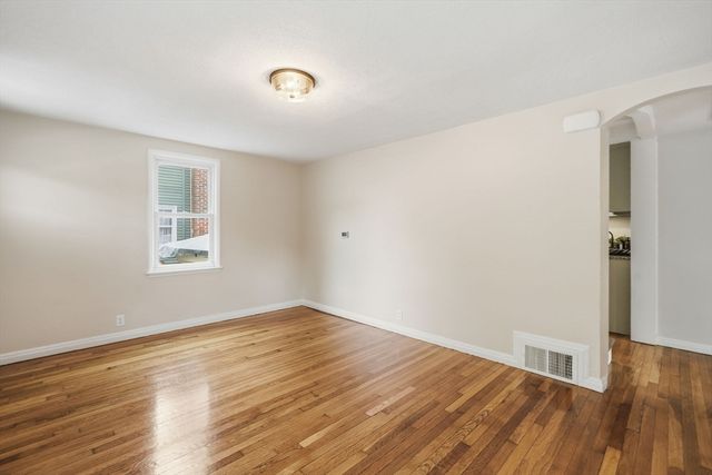 23 Gilman St, Springfield, MA 01118