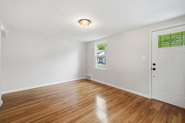 23 Gilman St, Springfield, MA 01118