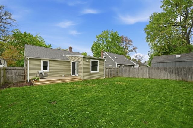 23 Gilman St, Springfield, MA 01118