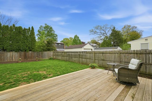 23 Gilman St, Springfield, MA 01118
