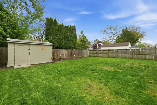 23 Gilman St, Springfield, MA 01118