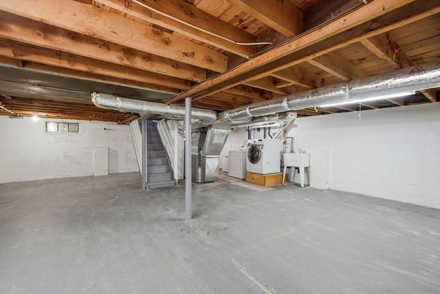 23 Gilman St, Springfield, MA 01118