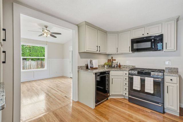 23 Gilman St, Springfield, MA 01118