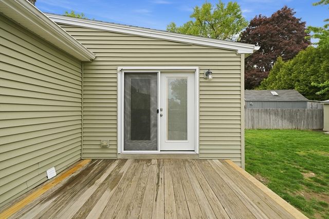 23 Gilman St, Springfield, MA 01118