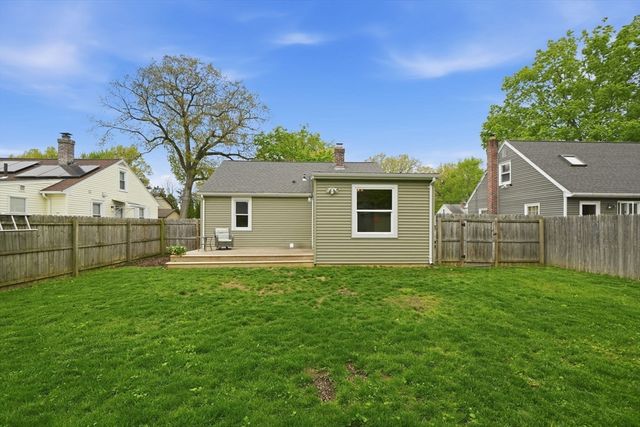 23 Gilman St, Springfield, MA 01118