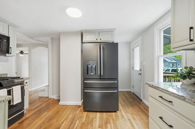 23 Gilman St, Springfield, MA 01118
