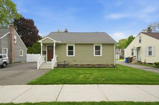 23 Gilman St, Springfield, MA 01118