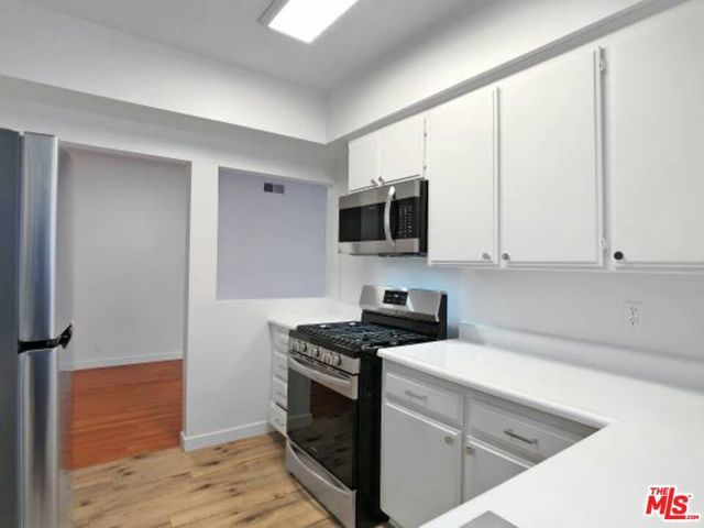 4407 AMBROSE Avenue 106, Los Angeles, CA 90027