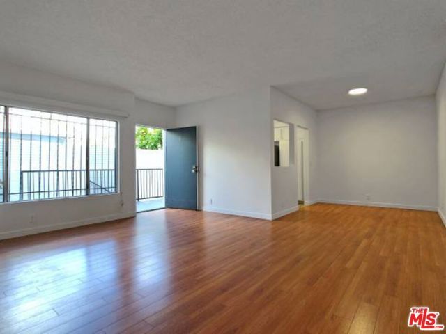 4407 AMBROSE Avenue 106, Los Angeles, CA 90027