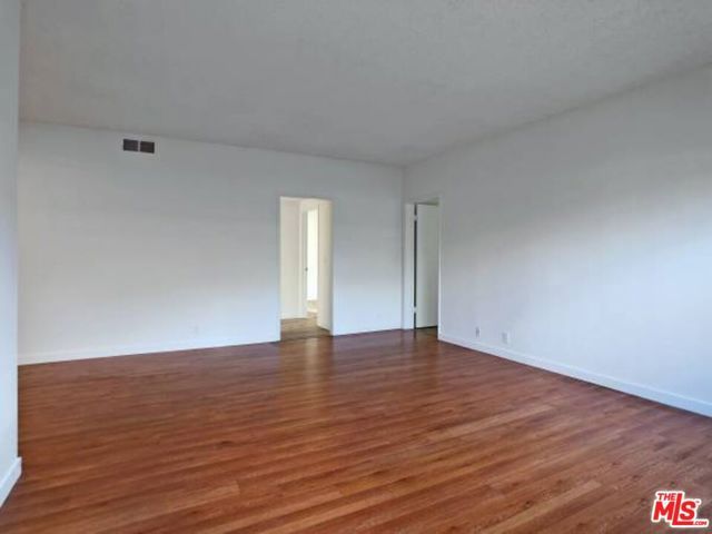 4407 AMBROSE Avenue 106, Los Angeles, CA 90027