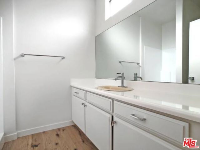 4407 AMBROSE Avenue 106, Los Angeles, CA 90027