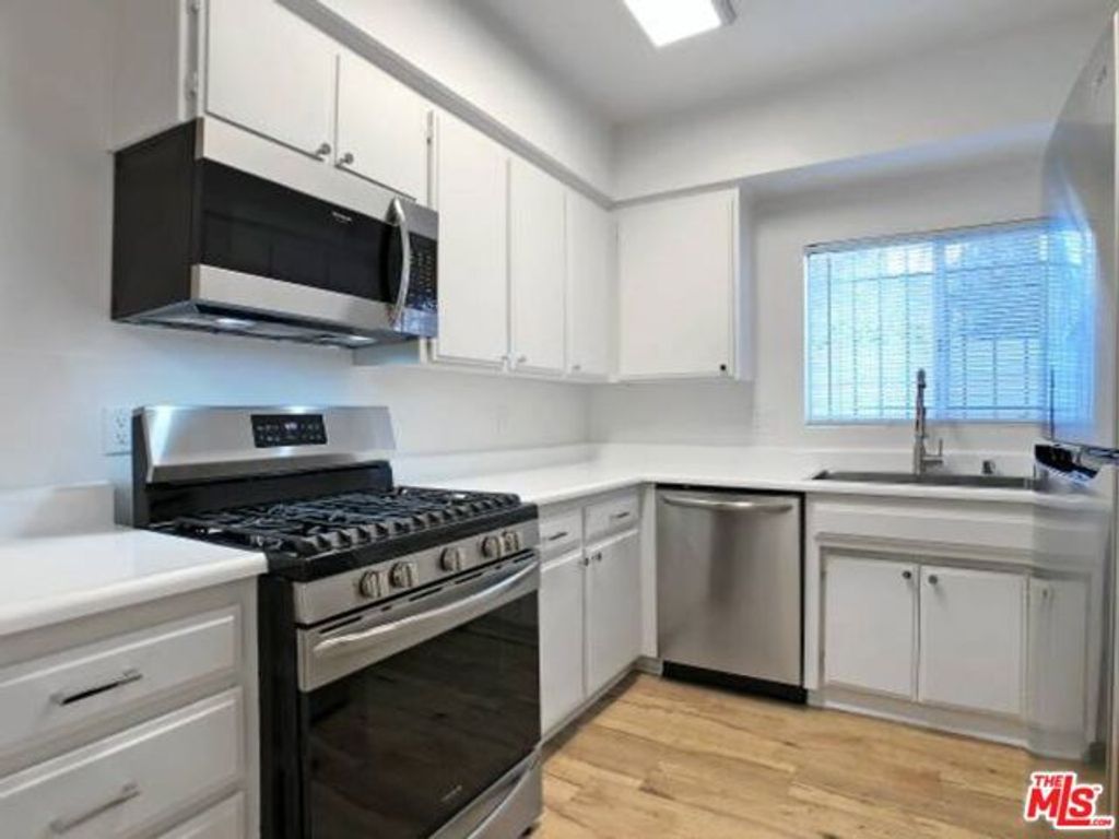 4407 AMBROSE Avenue 106, Los Angeles, CA 90027