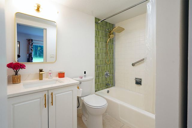 3000 Presidential Way Apt 106, West Palm Beach, FL 33401
