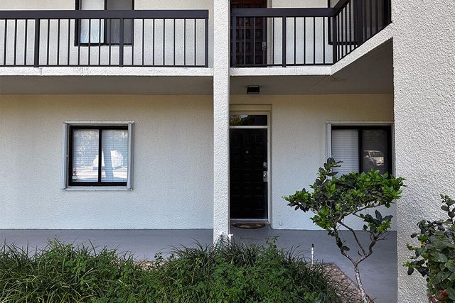 3000 Presidential Way Apt 106, West Palm Beach, FL 33401