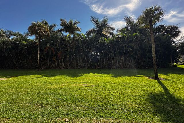 3000 Presidential Way Apt 106, West Palm Beach, FL 33401
