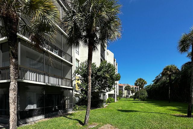 3000 Presidential Way Apt 106, West Palm Beach, FL 33401