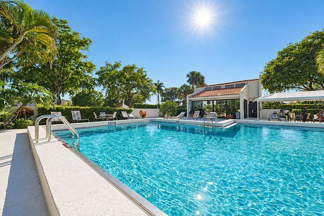 3000 Presidential Way Apt 106, West Palm Beach, FL 33401