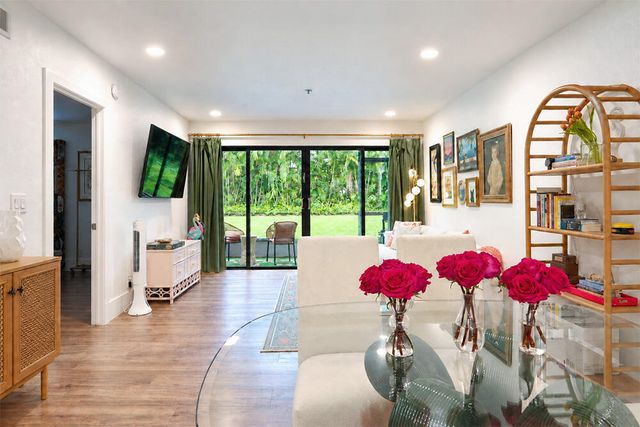 3000 Presidential Way Apt 106, West Palm Beach, FL 33401