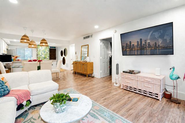 3000 Presidential Way Apt 106, West Palm Beach, FL 33401