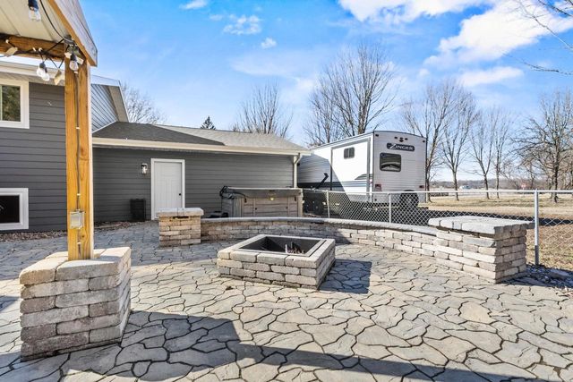 5980 N Lilly Lane, Milton, WI 53563