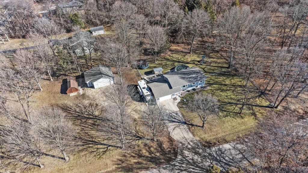 5980 N Lilly Lane, Milton, WI 53563