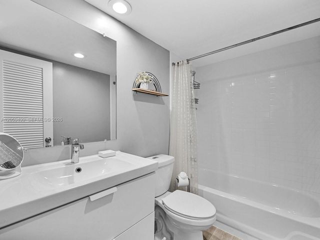 400 SE 10th Street 303, Deerfield Beach, FL 33441