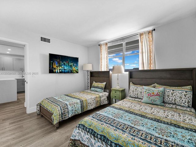 400 SE 10th Street 303, Deerfield Beach, FL 33441