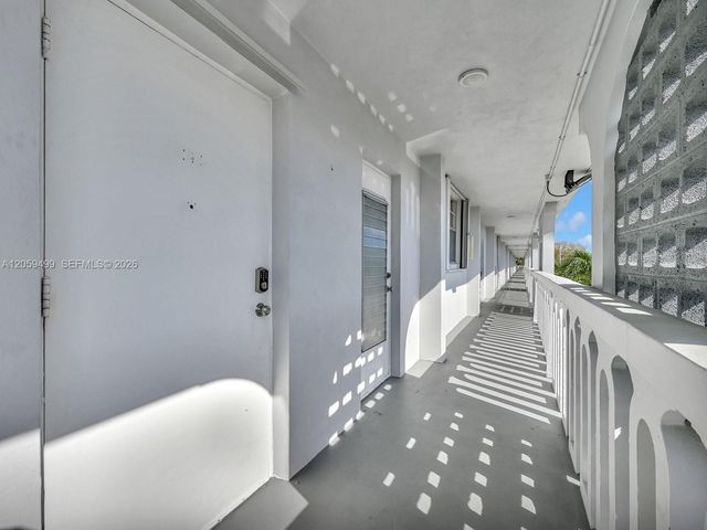 400 SE 10th Street 303, Deerfield Beach, FL 33441