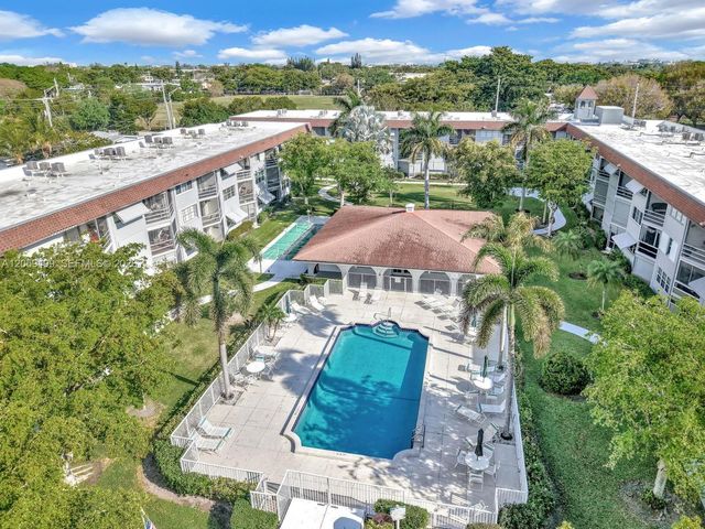 400 SE 10th Street 303, Deerfield Beach, FL 33441