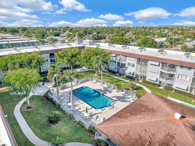 400 SE 10th Street 303, Deerfield Beach, FL 33441
