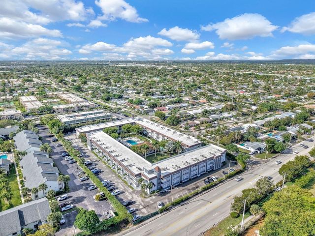 400 SE 10th Street 303, Deerfield Beach, FL 33441