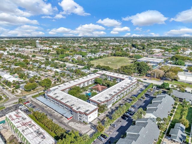 400 SE 10th Street 303, Deerfield Beach, FL 33441