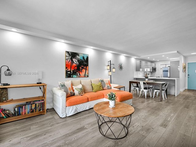 400 SE 10th Street 303, Deerfield Beach, FL 33441