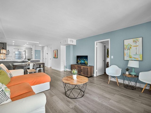 400 SE 10th Street 303, Deerfield Beach, FL 33441