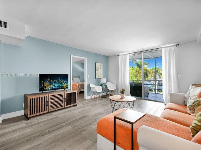 400 SE 10th Street 303, Deerfield Beach, FL 33441
