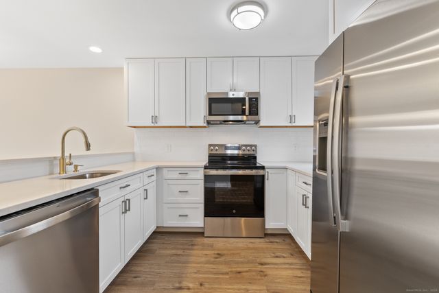 180 Dusky Lane 180, Suffield, CT 06078