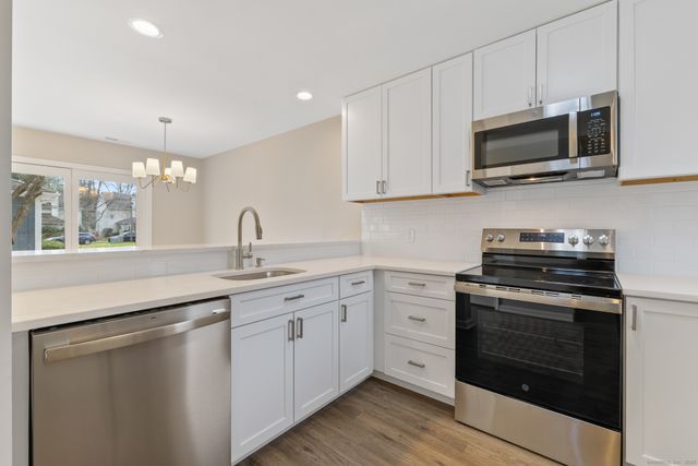 180 Dusky Lane 180, Suffield, CT 06078