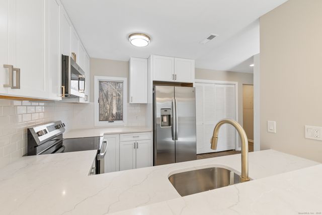 180 Dusky Lane 180, Suffield, CT 06078