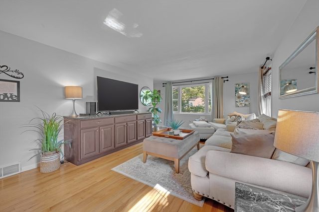 25 Pullard Rd, Grafton, MA 01519