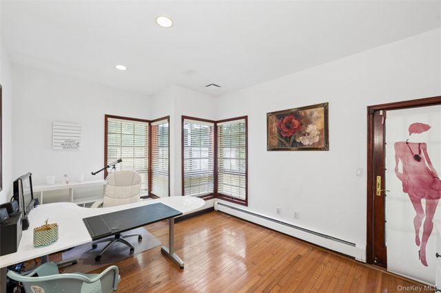 1 Engineers Road, Roslyn, NY 11576