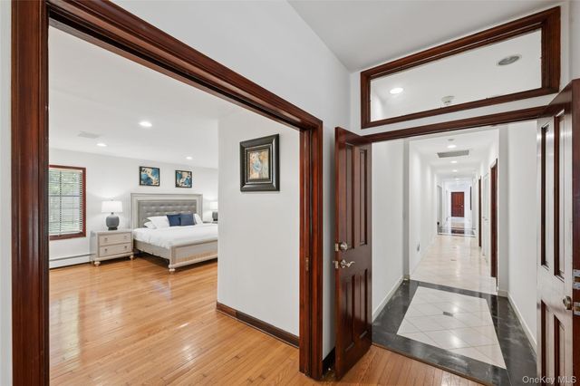 1 Engineers Road, Roslyn, NY 11576