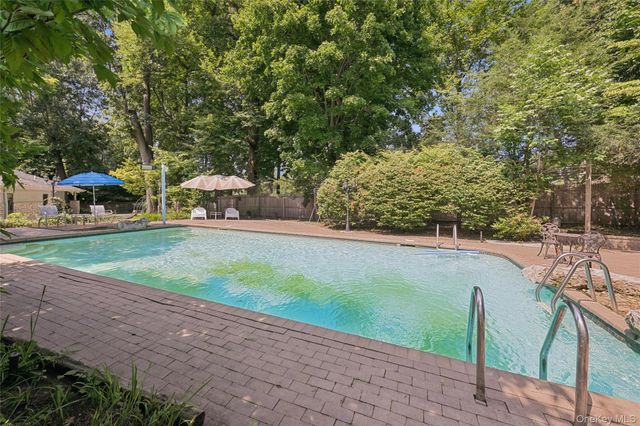 1 Engineers Road, Roslyn, NY 11576