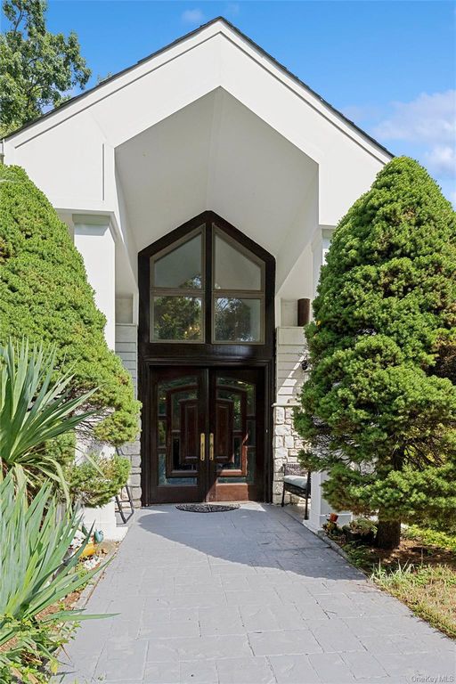 1 Engineers Road, Roslyn, NY 11576 — photo 2