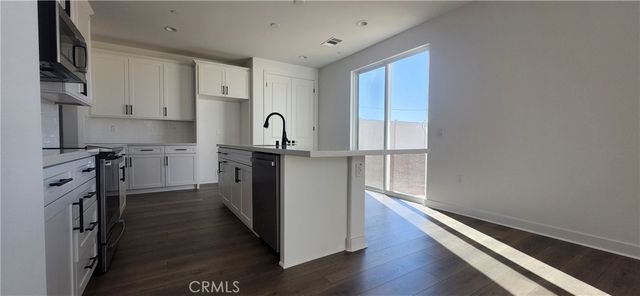 6356 Bassets Street, Hesperia, CA 92345