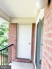 14800 RYDELL RD #302, Centreville, VA 20121