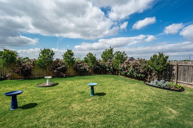 304 Hibiscus DR, Hutto, TX 78634