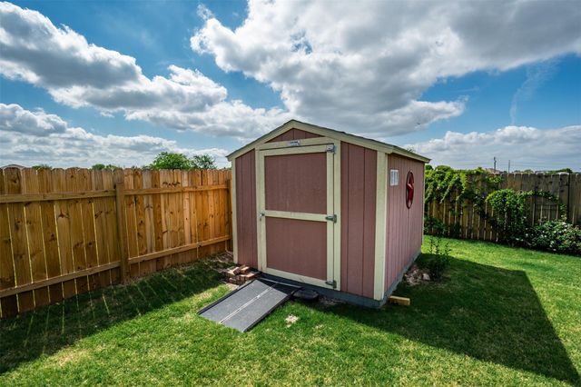 304 Hibiscus DR, Hutto, TX 78634