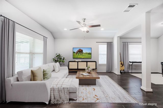 304 Hibiscus DR, Hutto, TX 78634