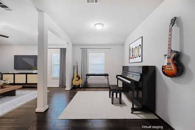 304 Hibiscus DR, Hutto, TX 78634